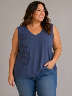 Ricki’s Navy Sleeveless Floral Lace Accent Blouse Size 18